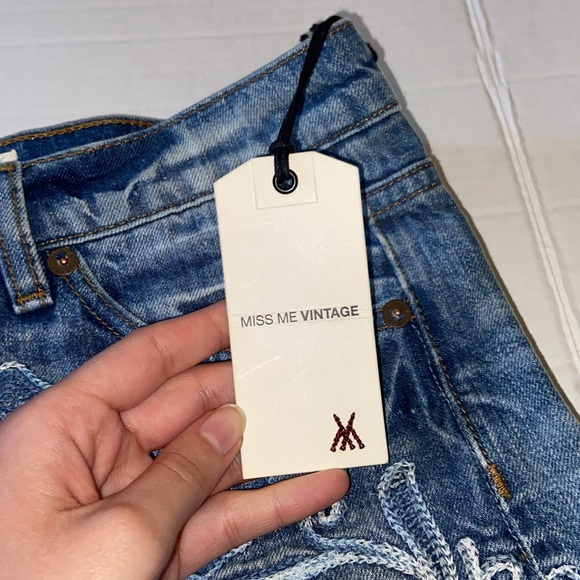 Miss Me Vintage | Embroidered floral Shorts Size 26 - Picture 4 of 8